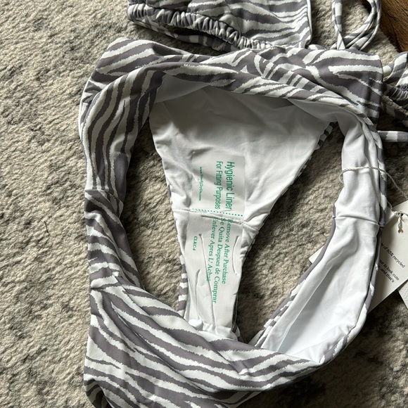 NWT Dippin’ Daisy’s Bikini - Picture 6 of 6